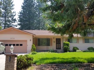 1430 Rainbow Dr, Mount Shasta, CA 96067