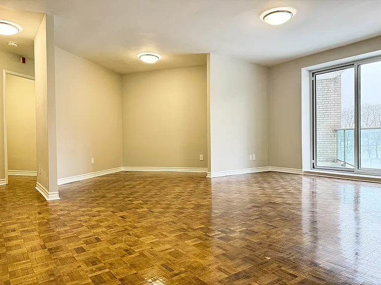 440 Rathburn Rd — Photo 14