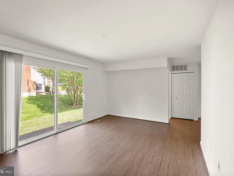 8902 Huxley Ct — Photo 64