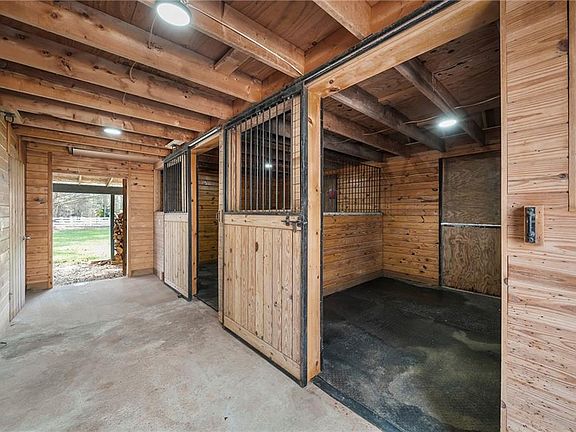 3rd image of 15445 Thorntree Run