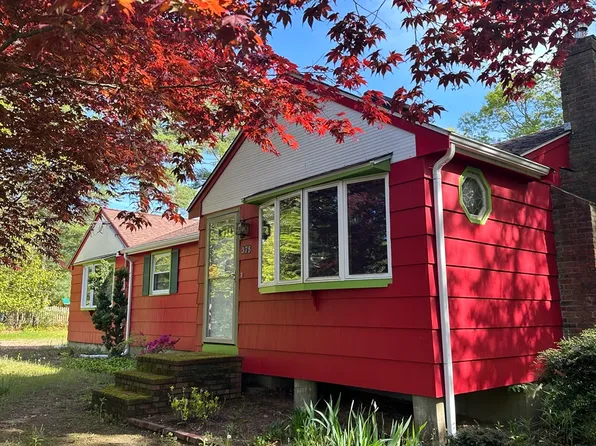 375 School St, Pembroke, MA 02359