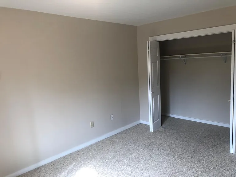 512 Laird St — Photo 10