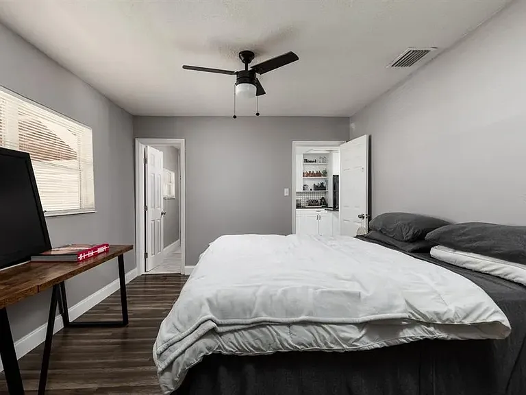 1201 E Cayuga St — Photo 18