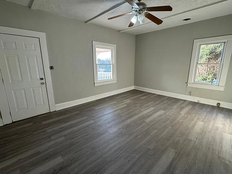 2104 Rosehill Rd — Photo 10