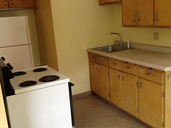 4th image of 3402 N Gordon Pl APT 9