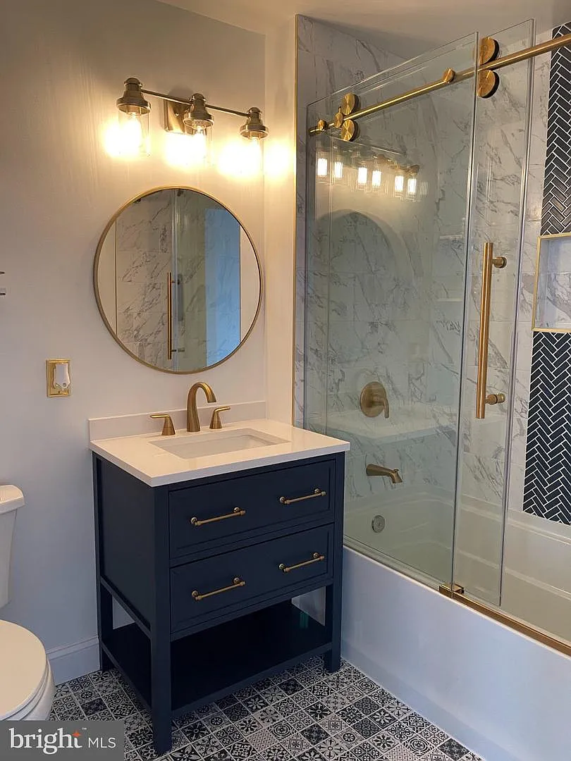 2 bed, 1.0 bath, 722 sqft, $3,200 — Photo 2