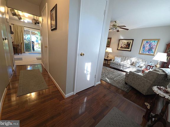 5th image of 862 Holly Dr