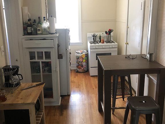 3rd image of 2615 W Wellington Ave APT 3G