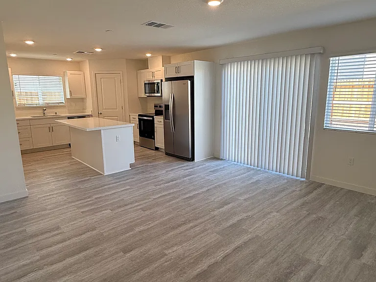 2041 Blue Star Dr — Photo 4