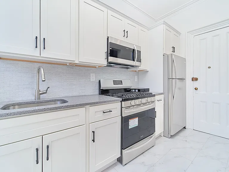 1 Cambridge Pl #3E — Photo 4