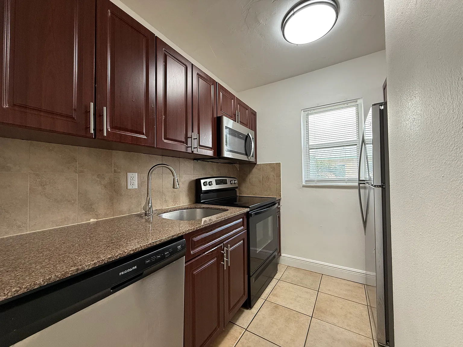 1 bed, 650 sqft, $1,600 — Photo 3