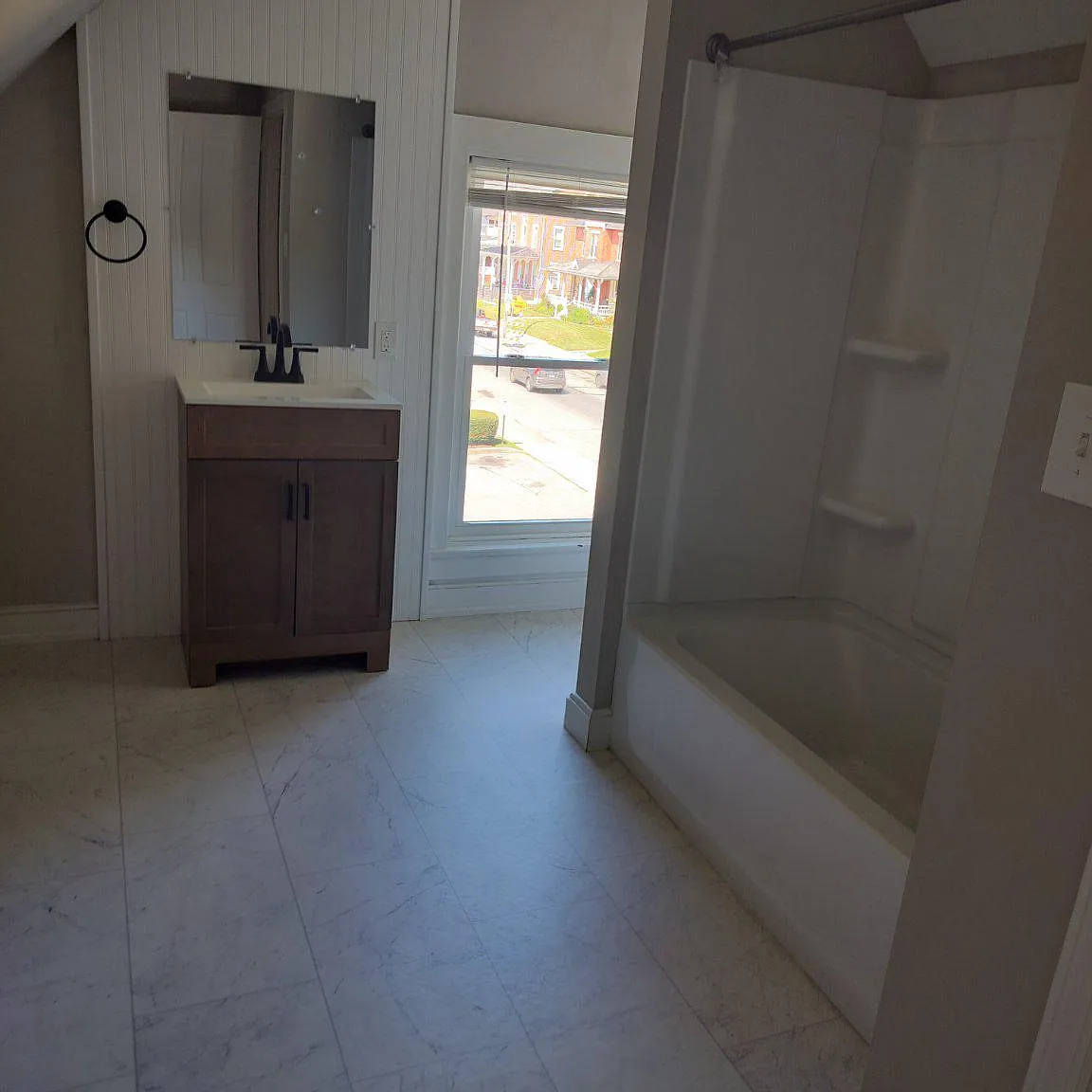 3 bed, 2.0 bath, 2590 sqft, $2,000 — Photo 4