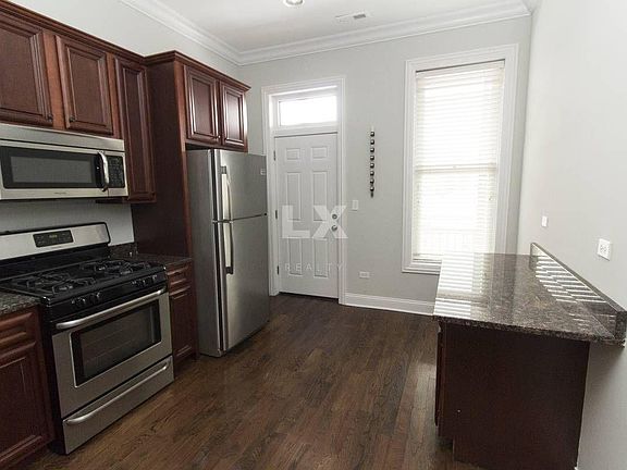 2nd image of 935 W Newport Ave #2
