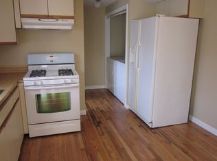 940 W Main St APT 9, Centerville, MA 02632