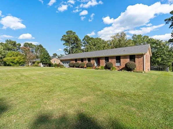 410 Colonial Dr, Greenwood, SC 29649