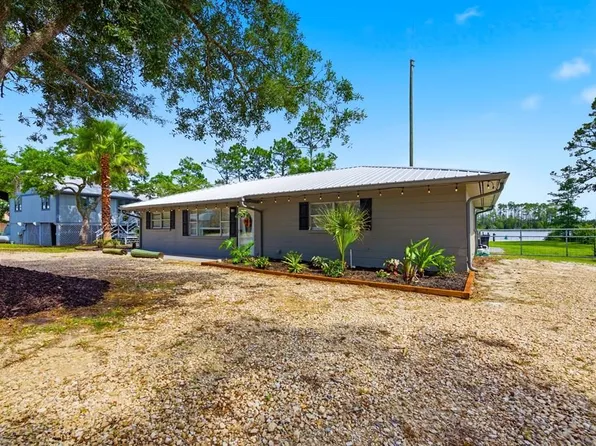 427 River Rd, Carrabelle, FL 32322