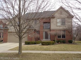 758 Grandview Dr, Commerce Township, MI
