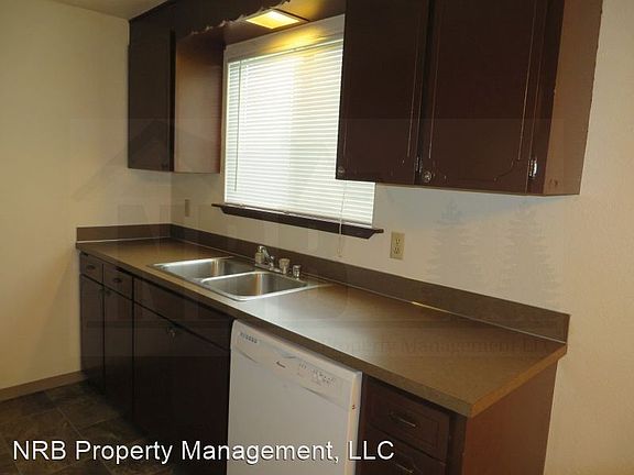 5th image of 10118 12th Ave S #B