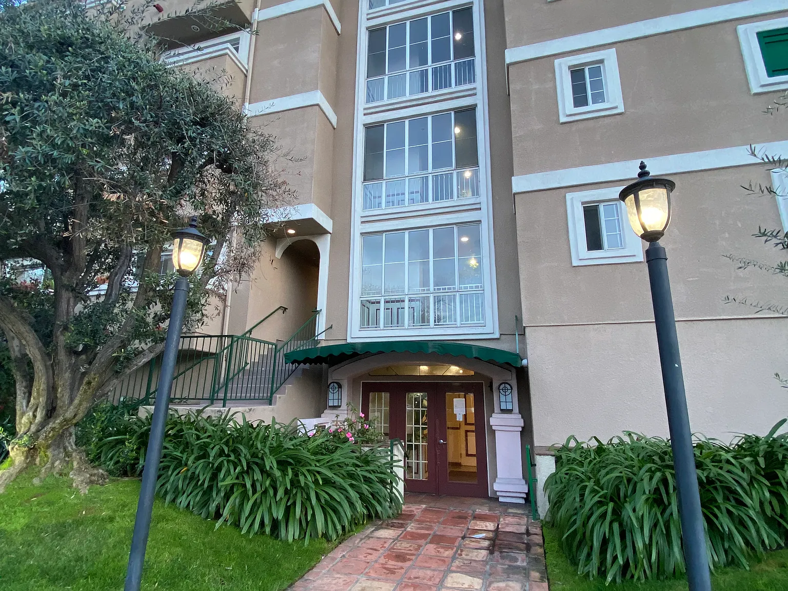 Cloverdale Luxury Apt — Photo 4