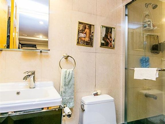 302_Ainslie_Street_-_Apt_1_-8