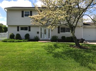 35 Oxford Rd, Old Bethpage, NY 11804