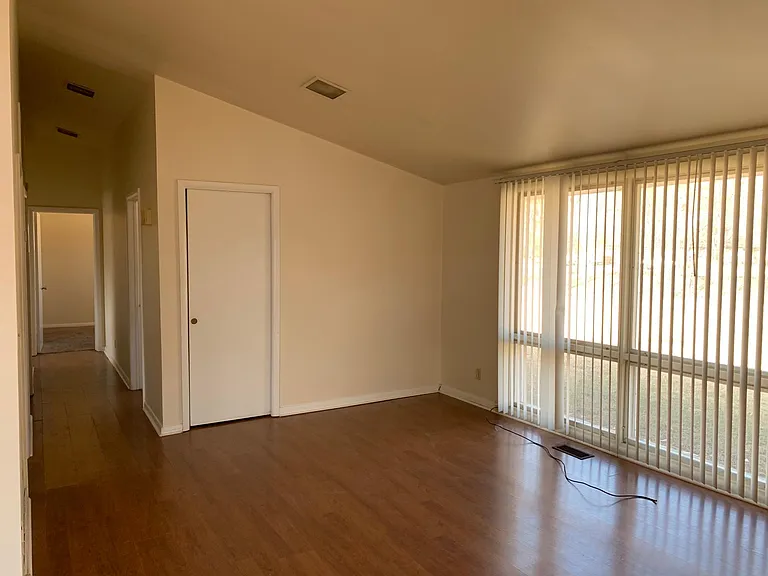1308 Crescent Dr — Photo 3