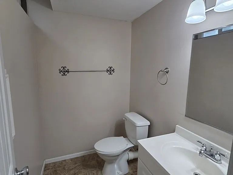 3215 S Chase Ave — Photo 4