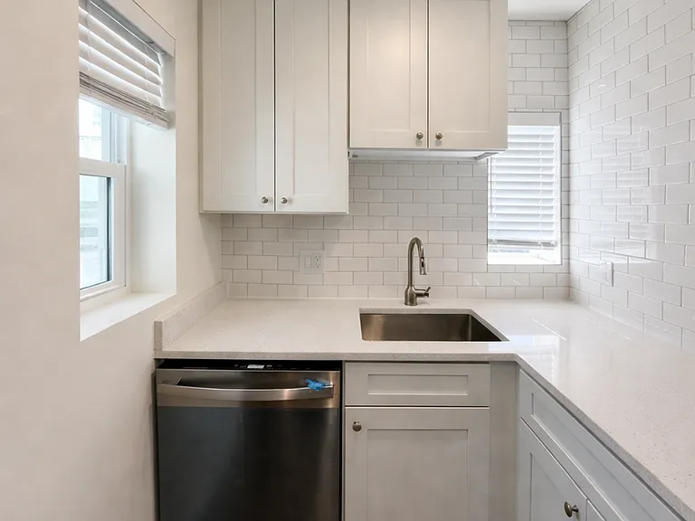 333 Delafield Pl NW — Photo 2