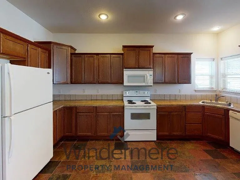 1100 S College Ave — Photo 5