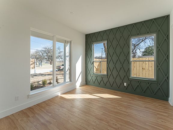 4th image of 3022 Rochester St