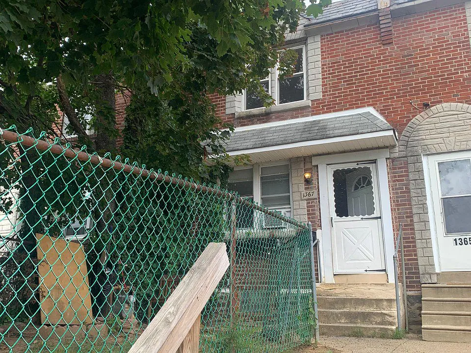 1367 Edgehill Rd