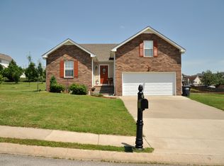 1847 Twin Rivers Rd, Clarksville, TN 37040