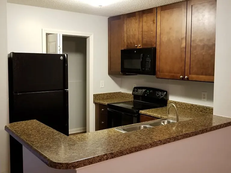 Springlake Apartments — Photo 13