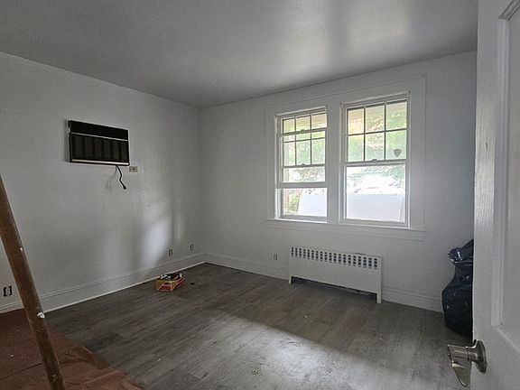 5th image of 306 Edwards Pl #1