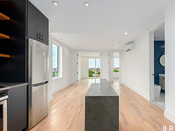 3rd image of 986 Rogers Ave #5C