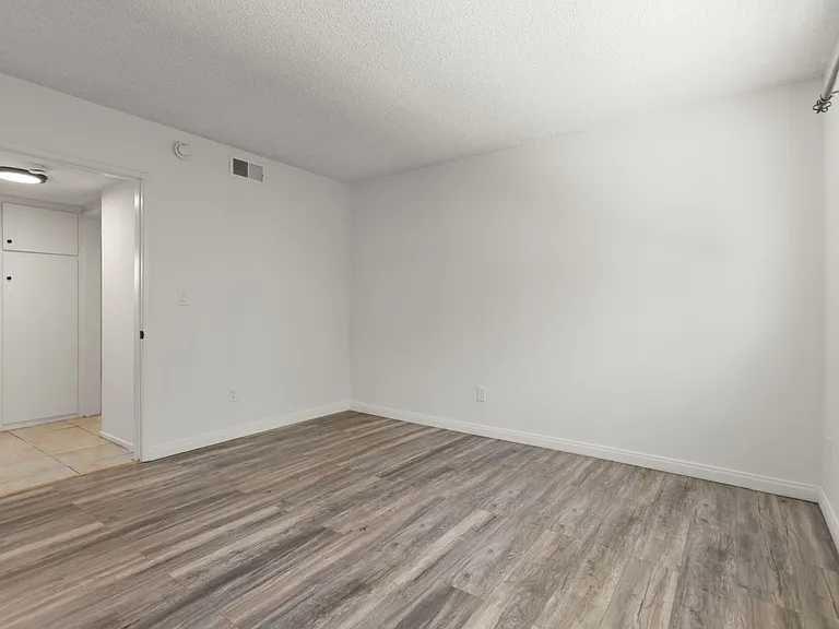 (El/Ti/Yo:B) 5139 White Oak Avenue — Photo 23