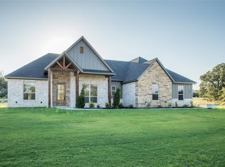 141 Prairie Winds Dr, Poolville, TX 76487