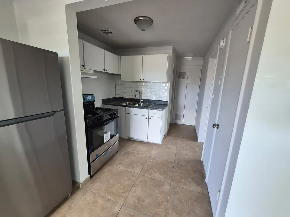 2053 N Alvernon Way #9