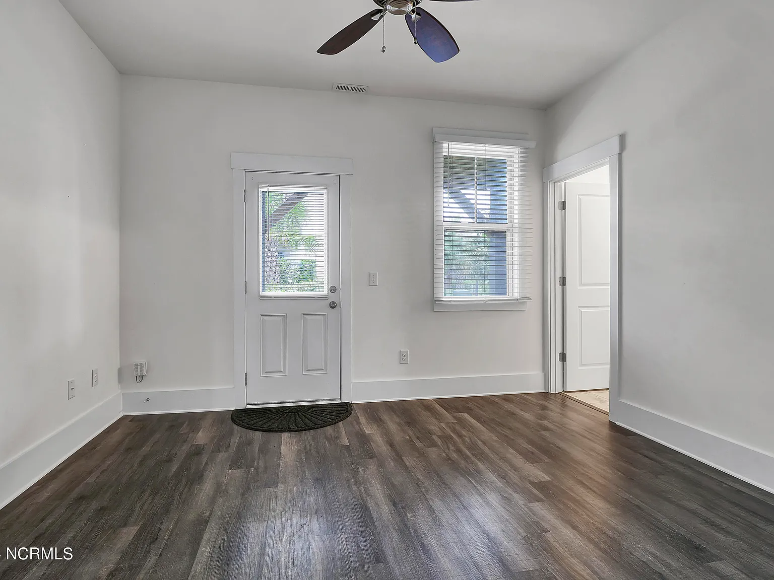 3 bed, 3.5 bath, $2,800 — Photo 4