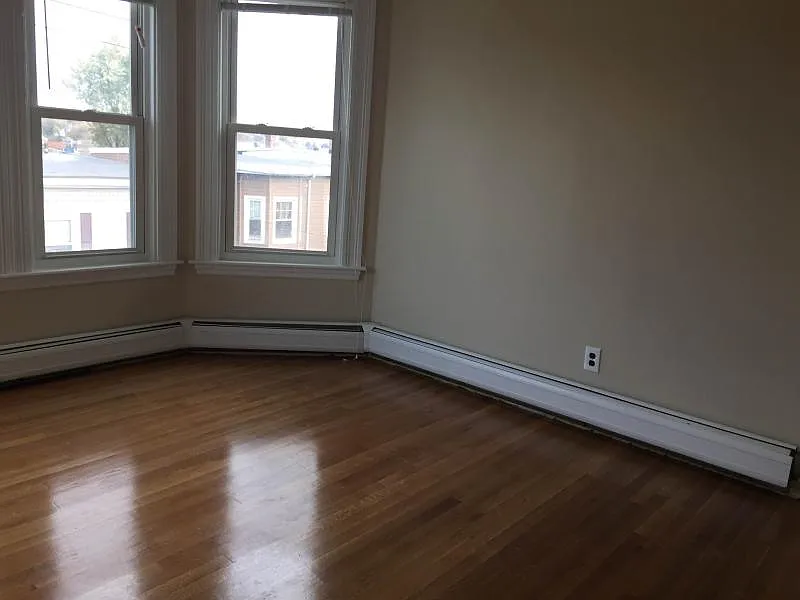 4 bed, $850 — Photo 3
