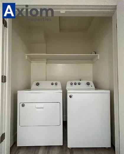 Beautiful 3 bedroom 1 bathroom apartment available now! — Photo 30
