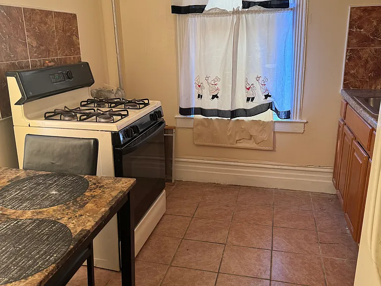 1371 Gipson St #2 — Photo 7