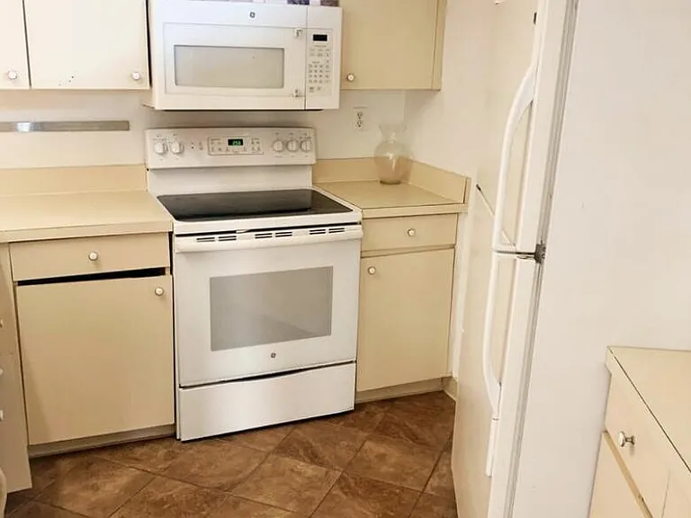 3915 Victoria Dr NE — Photo 23