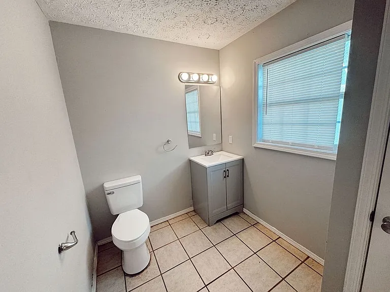 Valley View Apartments — Photo 46