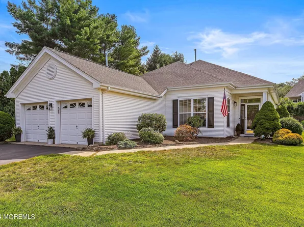 11 Dawnwinds Court, Lakewood, NJ 08701