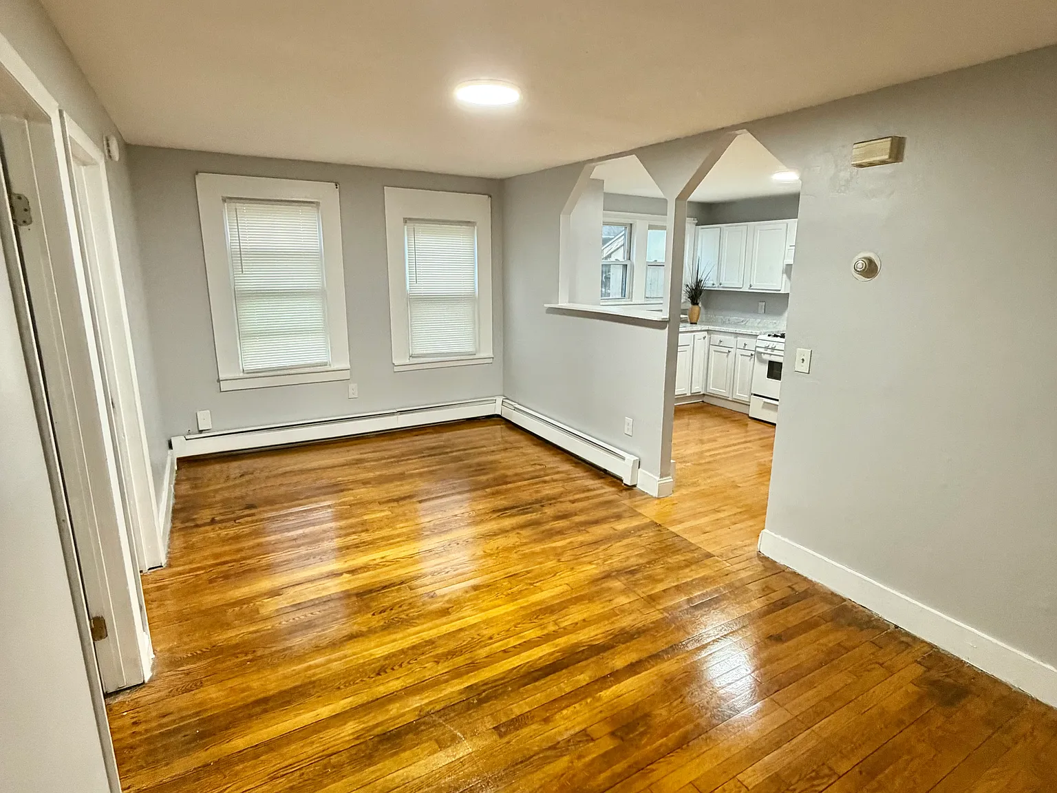 3 bed, 932 sqft, $1,600 — Photo 3