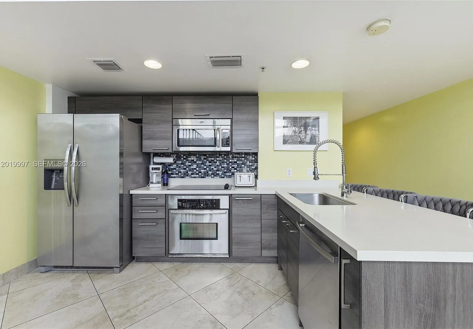 Meridian 5 Condo — Photo 4