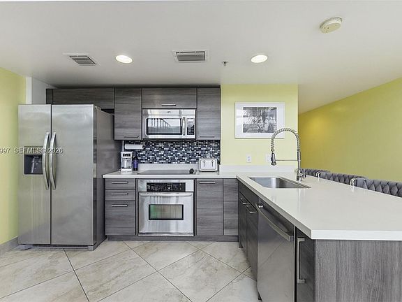 4th image of 421 Meridian Ave APT 16