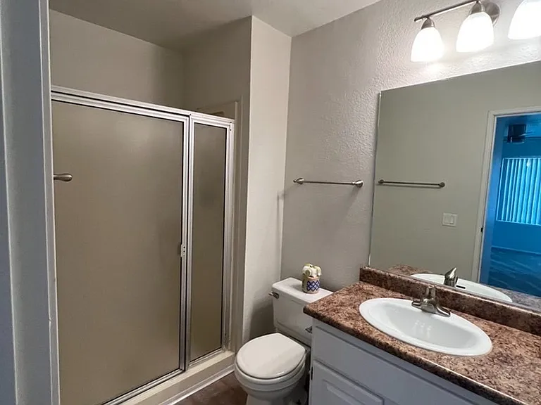 2x2 Chateau - Master Bath