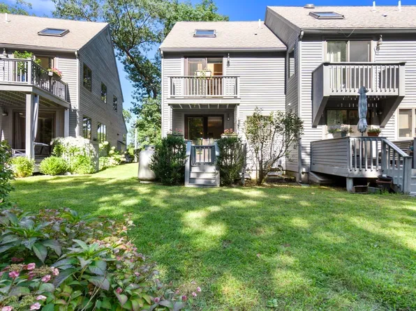 612 Essex Ave APT 5, Gloucester, MA 01930